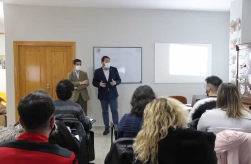 Un curso de vigilante de seguridad reciben  20 jóvenes en situación de desempleo en el  centro cívico Divina Pastora de Manzanares