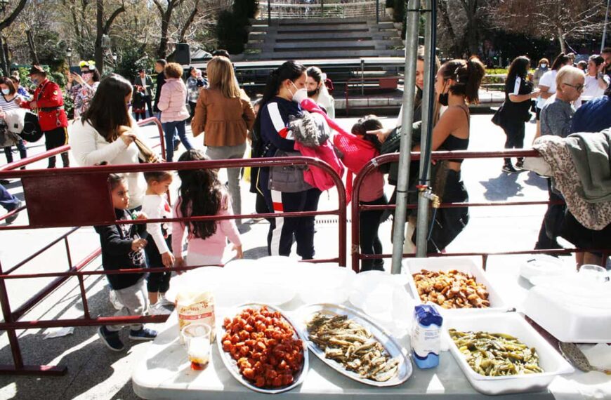 Sabrosas migas han compartido las peñas carnavaleras de Puertollano