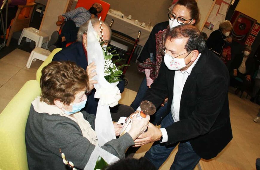 Sebastiana Gómez Montero ha recibido el reconocimiento a la Mujer mMyor 2022, en el Centro de Mayores I de Puertollano