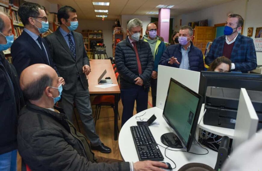 Caballero ha visitado el PID en Valenzuela de Calatrava uno de los 520 con los que cuenta la provincia gracias a la Diputación de Ciudad Real
