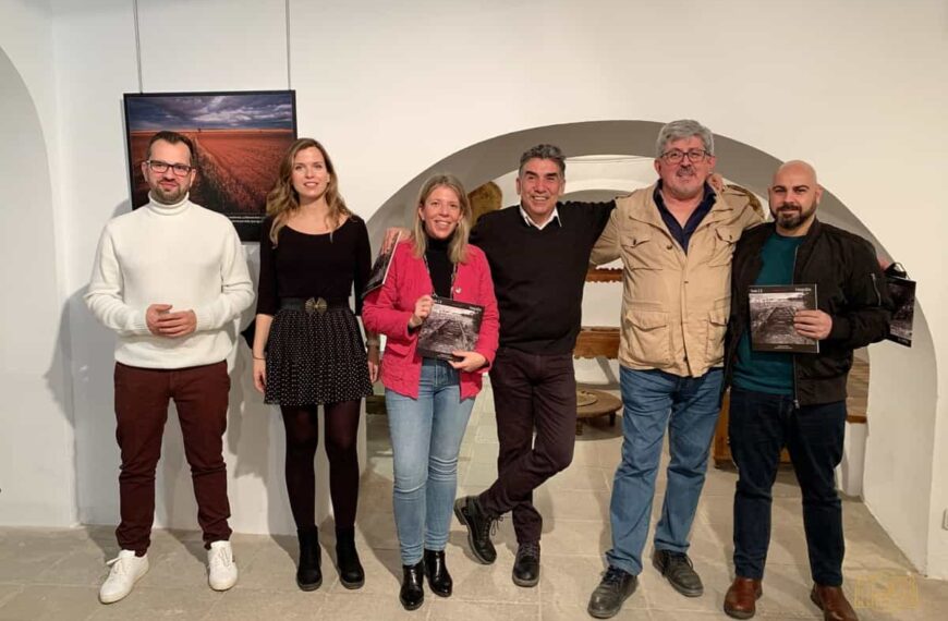 Abierta hasta el 8 de mayo la exposición fotográfica de Carlos de la Osa “Pavón 2.0” en la Posada de los Portales de Tomelloso