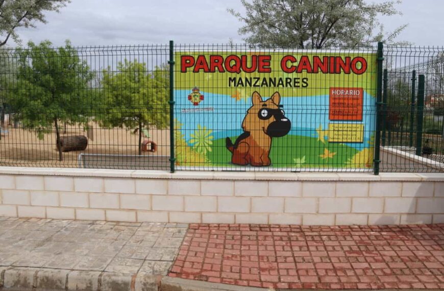 Abren  otro parque canino en Manzanares con 1.300 metros cuadrados para que humanos y perros disfruten de este espacio