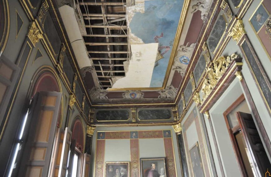 Desprendido parte del falso techo del salón de recepciones del Palacio de la Diputación, afectando al lienzo de Andrade