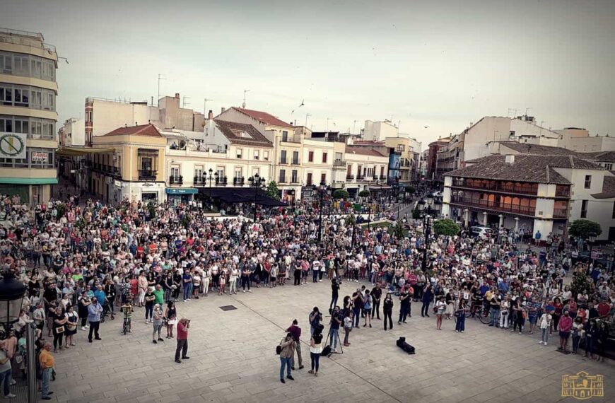 Más de 2.500 personas salen a la calle en Tomelloso para condenar el último crimen machista con 5 minutos de silencio