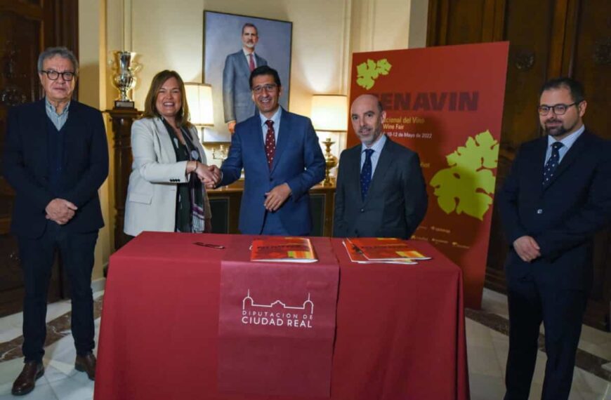 Banco de Santander ha firmado un convenio con la Diputación de Ciudad Real para apoyar la Fenavin 2022