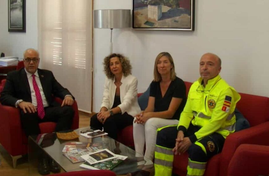 Por el Día Internacional de la Medicina de Urgencias y Emergencias, 27de mayo, iluminaron la fachada del ayuntamiento de Manzanares