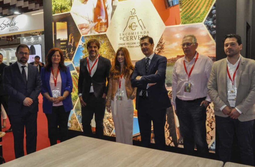 Bodegueros y expositores participantes de FENAVIN 2022 felicitaron a Caballero por la organización de la feria