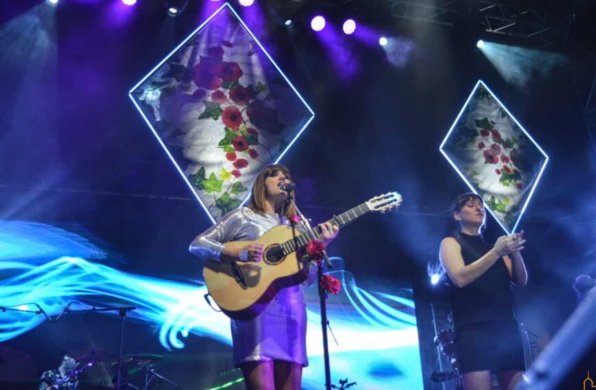 Espectacular inicio de “Conciertos en Espacios y Lugares Emblemáticos” con 7000 personas que acudieron al considero solidario de Rozalén