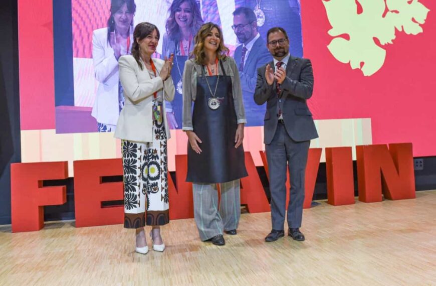 Sandra Barneda “Embajadora del Vino 2022” invita a “a probar muchas copas de vino nuevo” porque, además de cultura, “es arte”