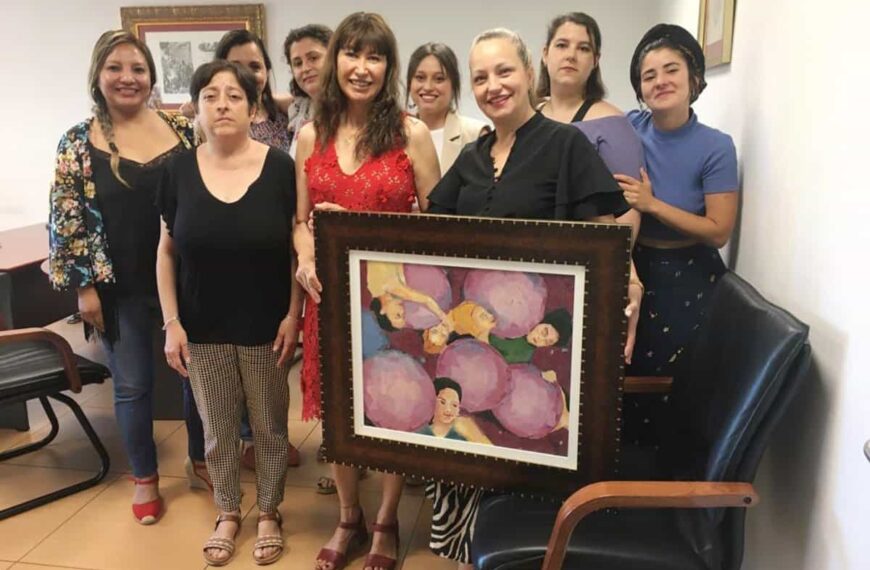 La artista Teresa Sánchez Ruiz cede su cuadro 'Feminismo' a la Concejalía de Igualdad del Ayuntamiento de Ciudad Real