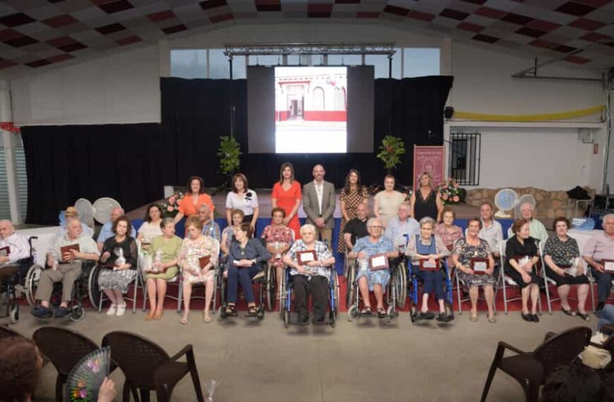 El Ayuntamiento de Argamasilla de Alba rinde homenaje a sus mayores que han superado los 85 y 100 años