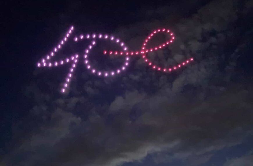 Un centenar de drones iluminaron el cielo de Toledo dibujando los símbolos más emblemáticos de Castilla-La Mancha