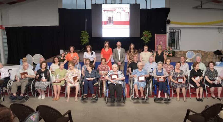 Reivindicación del valor de las personas mayores y su contribución a la sociedad en el homenaje a los mayores de Argamasilla de Alba