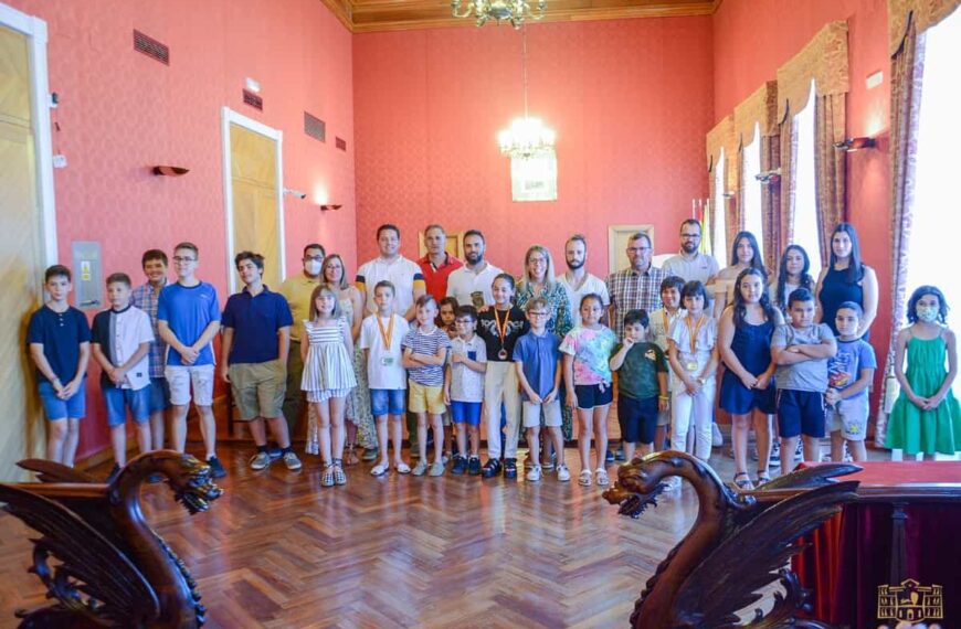 Una recepción en honor a la escuela de artes marciales Zen Bushido Karate-do Kobudo realizó el ayuntamiento de Tomelloso