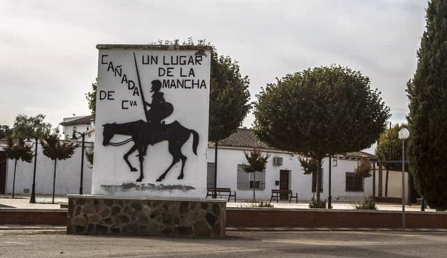 Cañada de Calatrava ya tiene escudo y bandera propia con hojas de morera y Cruz de Calatrava como motivos principales