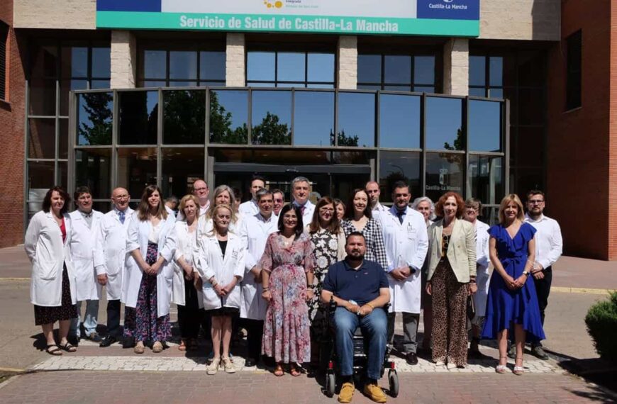 Darias reitera el compromiso del Gobierno en la lucha contra la ELA