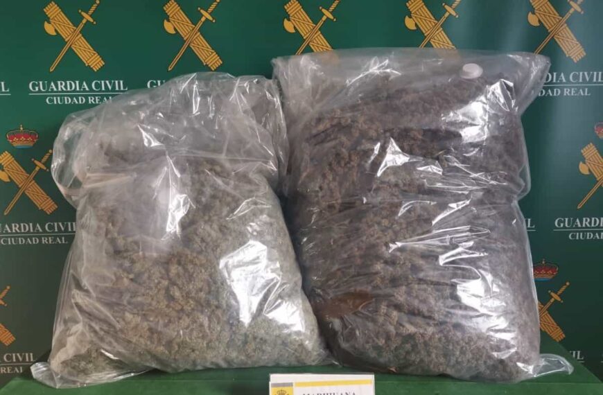 Detenido en Manzanares un conductor que transportaba dos sacos con 11 kilos de marihuana en su vehículo