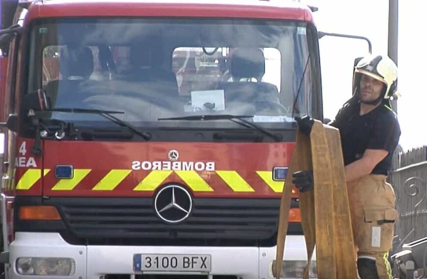 Dos personas afectadas por inhalación de humo y 40 vecinos confinados por un incendio en Alcázar de San Juan