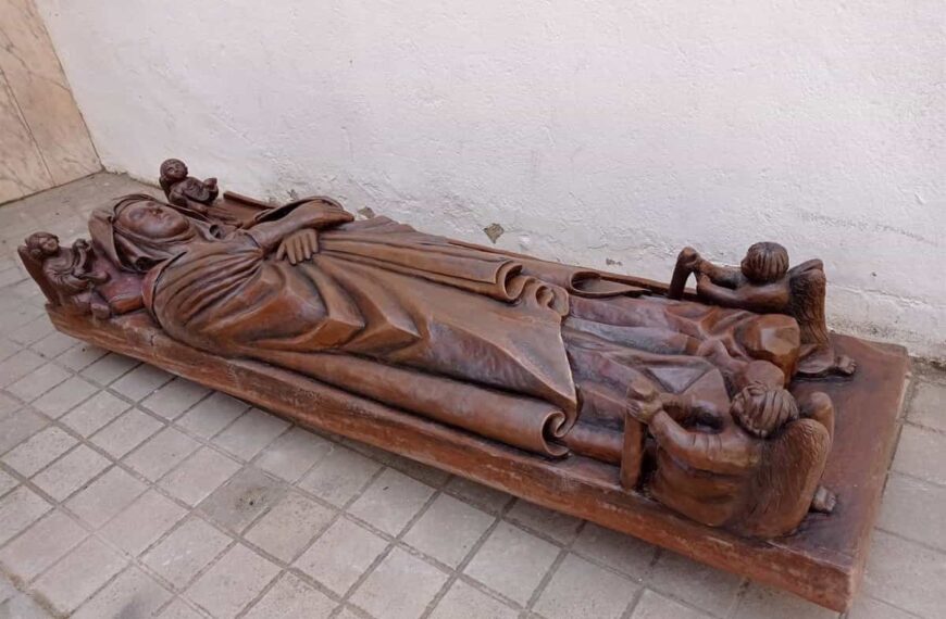 La enigmática pieza funeraria al amor juvenil de Alfonso X, doña Mayor Guillén de Guzmán, ya tiene su réplica en Alcocer