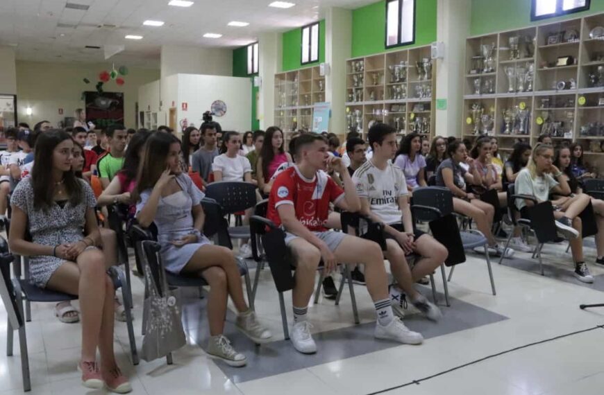 Vuelve el carné VIP para el alumnado de 4ª de la ESO y 2º de FP Básica de los centros educativos de Manzanares para premiar a los estudiantes