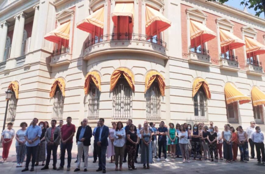 Caballero, la corporación provincial y sus funcionarios recordaron “a todos los hombres y mujeres que, injusta y vilmente, fueron víctimas de la banda terrorista ETA”