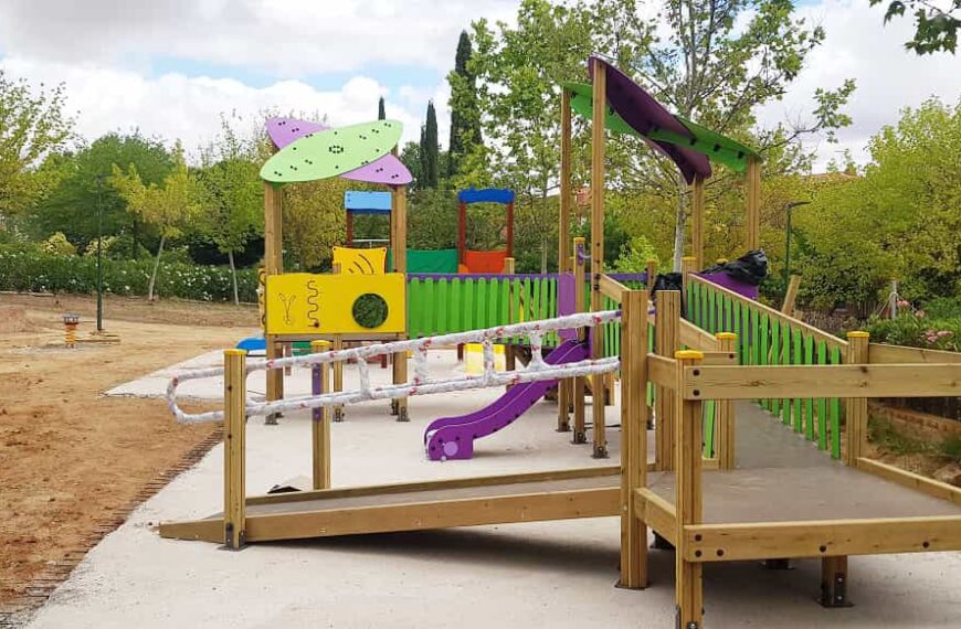 Avanzan las obras de mejora del Parque de La Rincona de Puertollanoque se espera finalicen en agosto