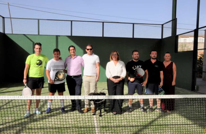 Santa Cruz de los Cáñamos disfruta ya de su pista de pádel renovada con el apoyo de la Diputación y la presidencia de la JCCM
