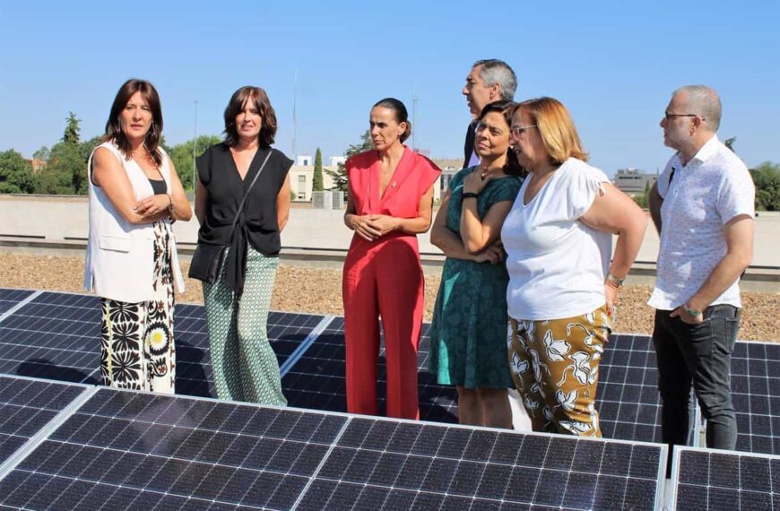 El IES Juan de Ávila de Ciudad Real mejorará el gimnasio y la luminaria tras la inversión de 441.000 euros de Junta