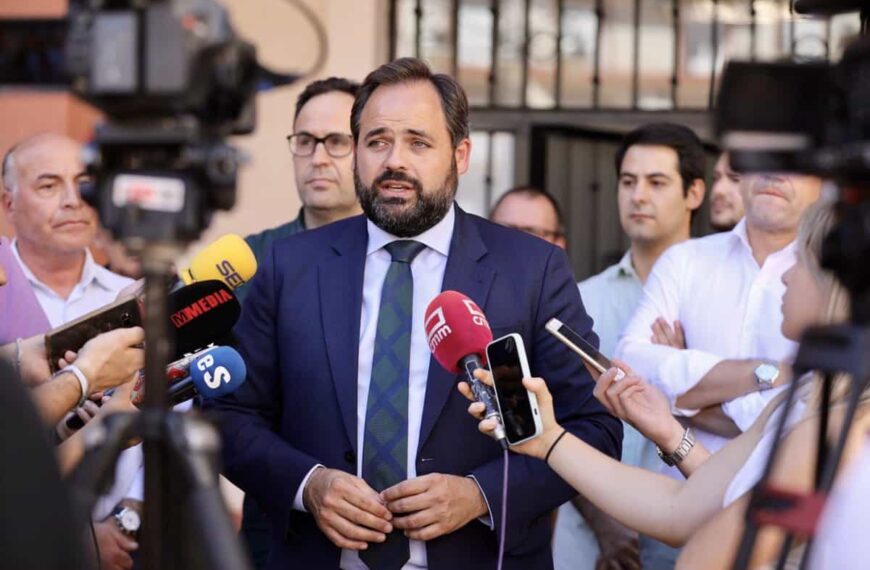 Núñez pregunta a Page qué porcentaje de pobreza tiene que alcanzar la región para que actúe y pide abrir las Cortes