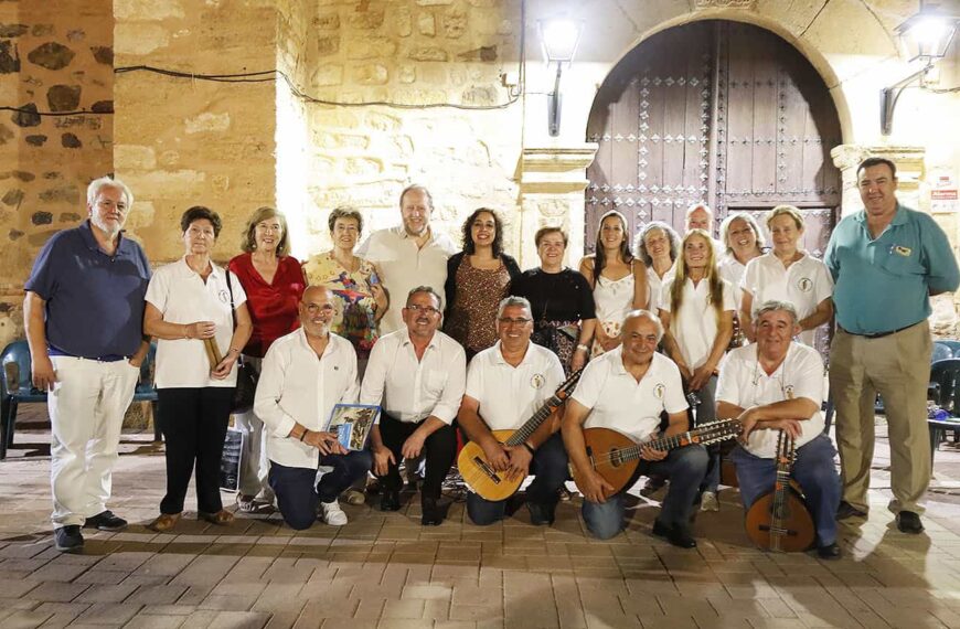 Magia y emoción en Granátula de Calatrava en una noche de poesía y música al amparo de la Iglesia Parroquial de Santa Ana