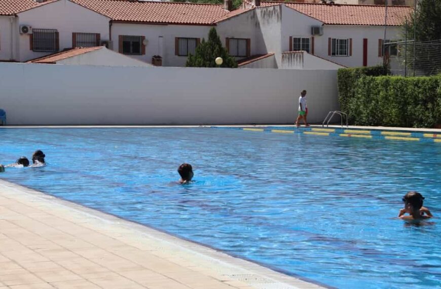 El 4 de septiembre será el último día de apertura de la piscina de verano de Manzanares y el día 5 abre la piscina climatizada