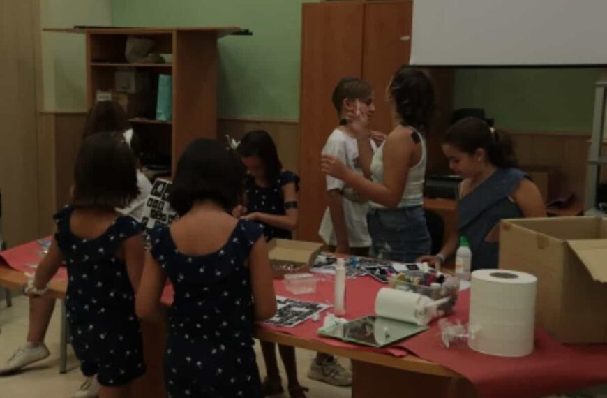 Los niños y niñas de Manzanares disfrutan del taller ‘Body art’ en la Casa de la Juventud de Manzanares
