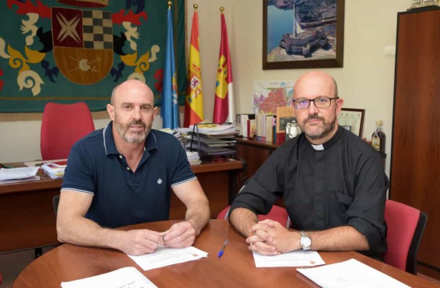 El Ayuntamiento contribuye con 20.000 euros en la reforma de las entradas a la iglesia San Juan Bautista