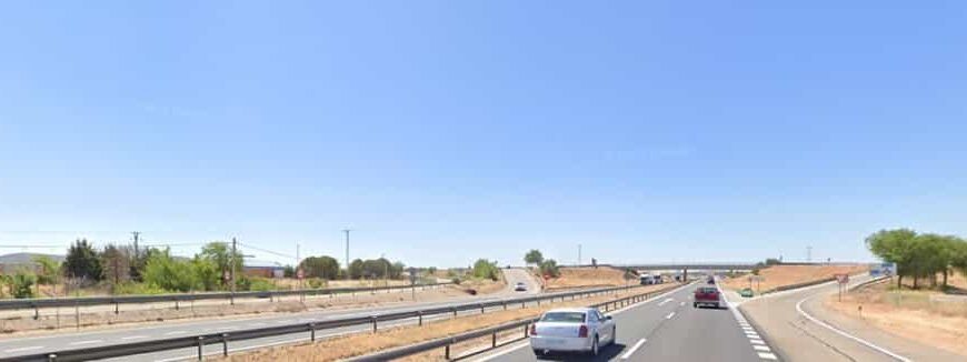 Cortada la A-4 en sentido Andalucía a la altura de Valdepeñas por el incendio de un camión de paja