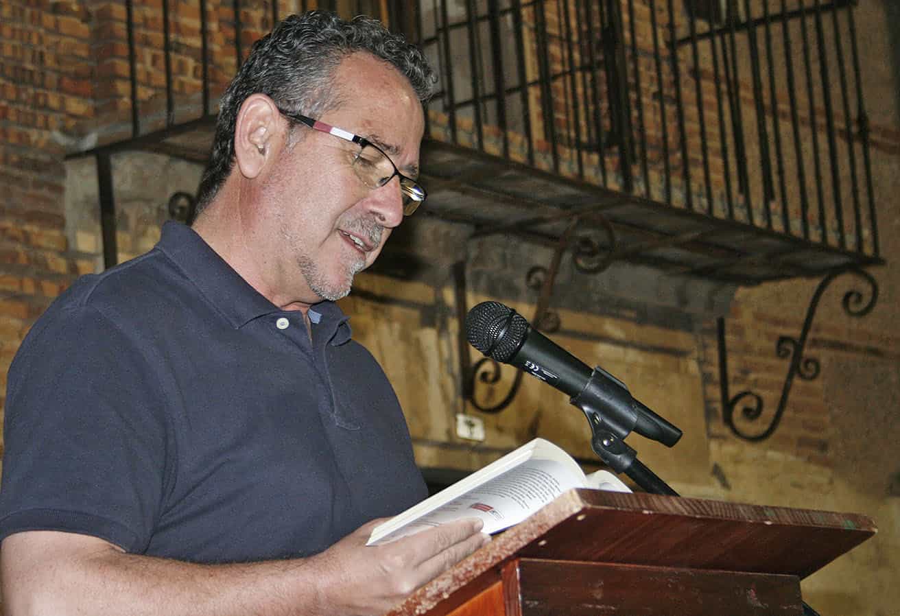 Luis Díaz-Cacho: “Escribo porque creo en la palabra, siempre, ante todo, para poder propiciar la convivencia que dé sentido a nuestras vidas”