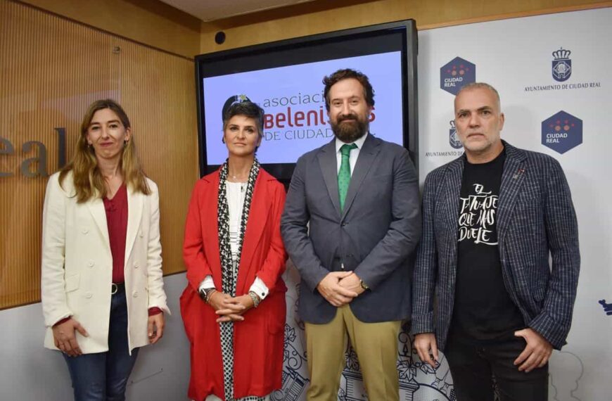 La carmonense Nuria Barrera y el periodista Alberto García, cartelista y pregonero de Navidad 2022-2023 en Ciudad Real