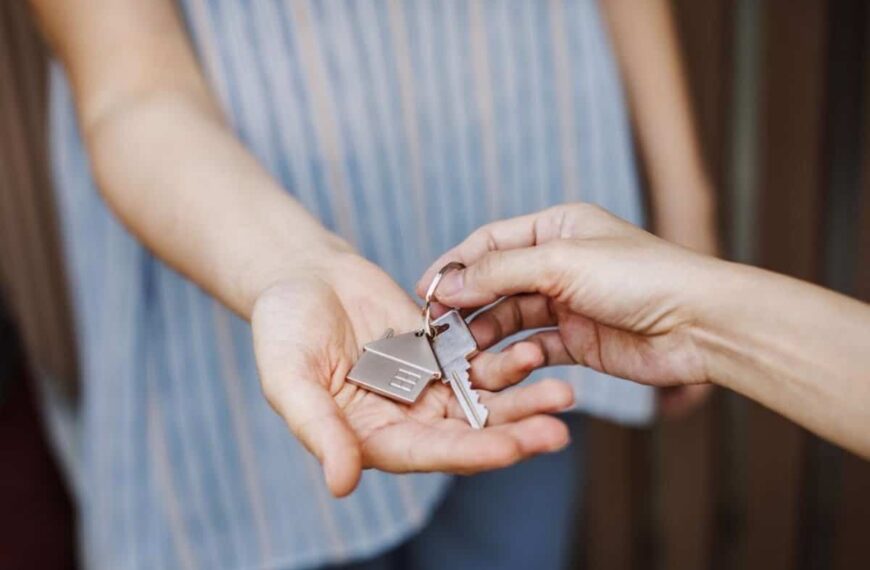 Castilla-La Mancha es la única región que ajusta el precio de la vivienda frente al año pasado: un 0,08%