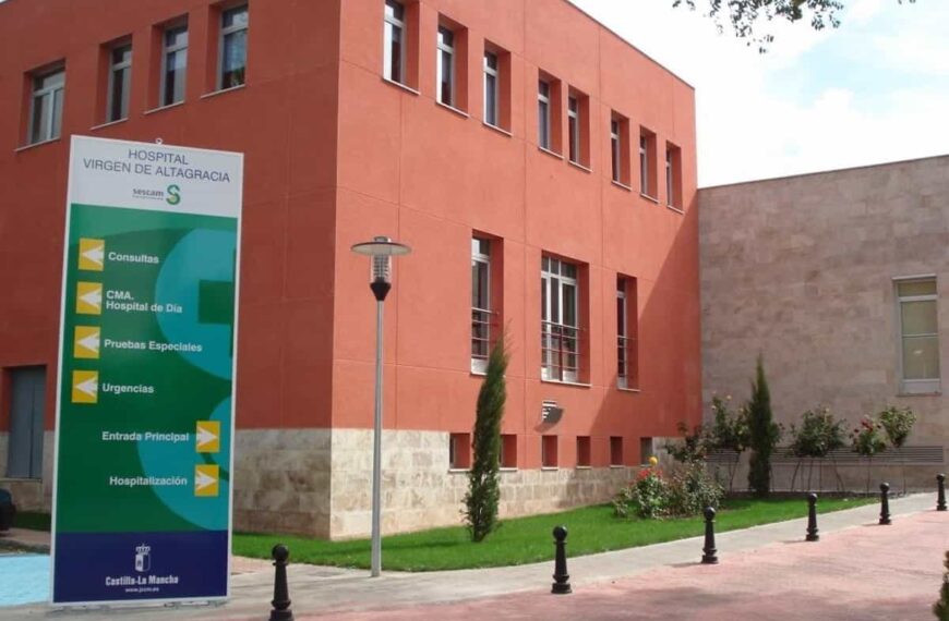 Se salta un stop y choca contra un coche de la Guardia Civil dejando dos agentes heridos en Manzanares