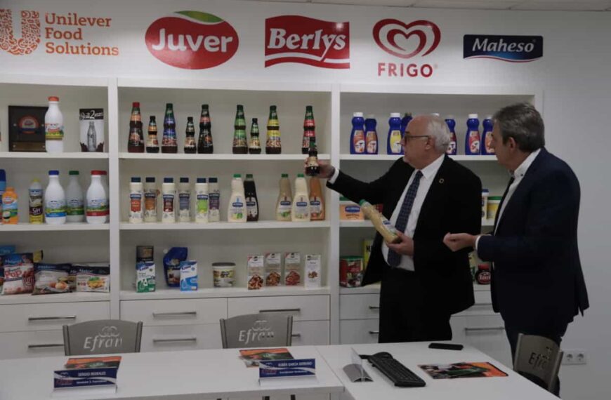 Efran Distribuciones recibió la visita institucional del alcalde de Manzanares en sus modernas instalaciones en el polígono industrial