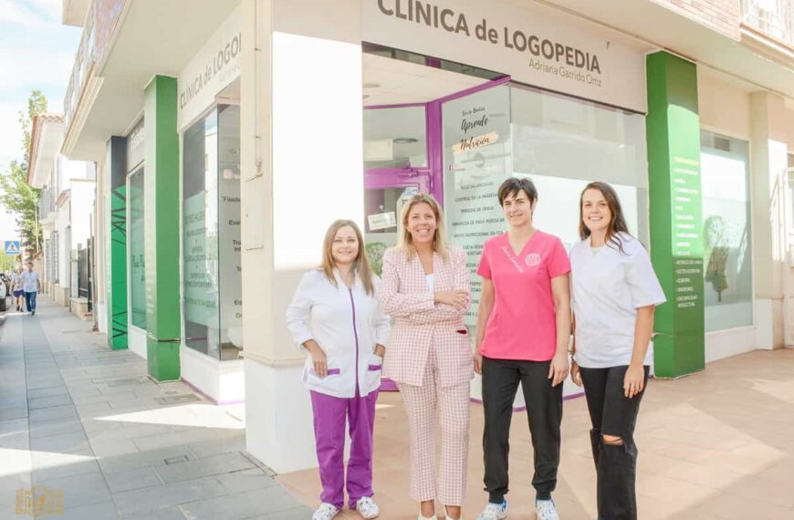 La alcaldesa de Tomelloso ha visitado el centro “Mucho más que palabras” en la calle Concordia de la localidad