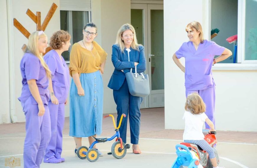 La Escuela Infantil Lorencete que atenderá este curso a 75 años de entre cero a tres años de edad ha recibido la visita de la alcaldesa de Tomelloso