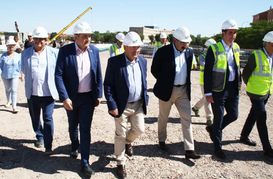 Avanzan las obras del nuevo Hospital de Puertollano que han sido visitadas por el consejero de Sanidad Jesús Fernández Sanz