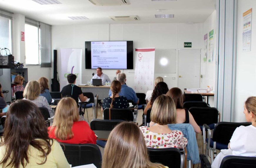 El Colegio de Farmacéuticos inicia el curso con una sesión formativa de salud mental a cargo de la Asociación de Ciudad Real