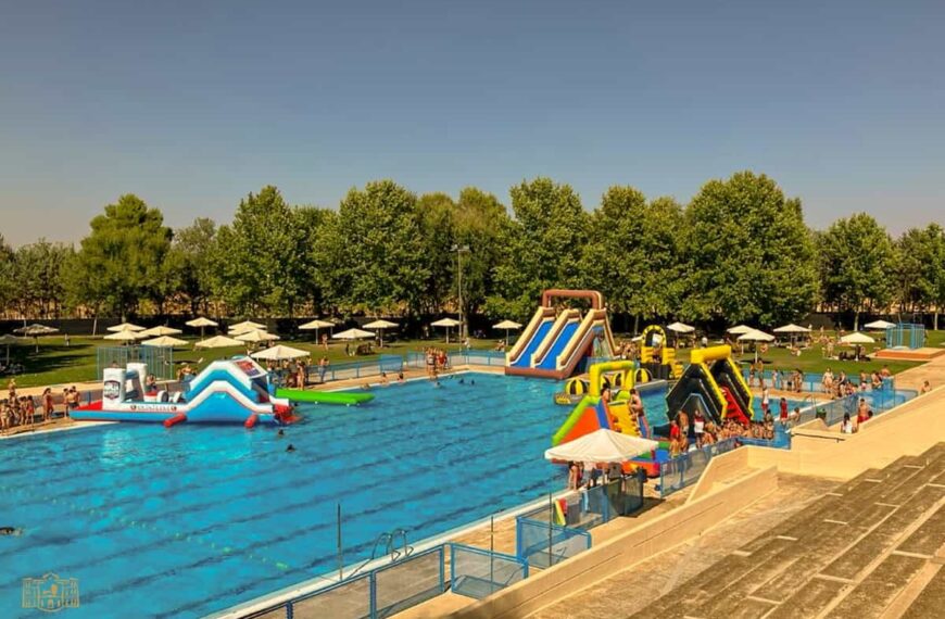 Más de 1.000 personas disfrutaron ayer la Fiesta Deportiva Acuática en la Piscina de Verano de Tomelloso y que cerró la programación especial “DeporFeriaT”