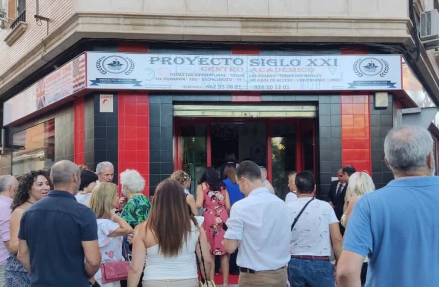 Inaugurada la sede del Centro Académico “Proyecto Siglo XXI” en la plaza Viacrucis de Puertollano