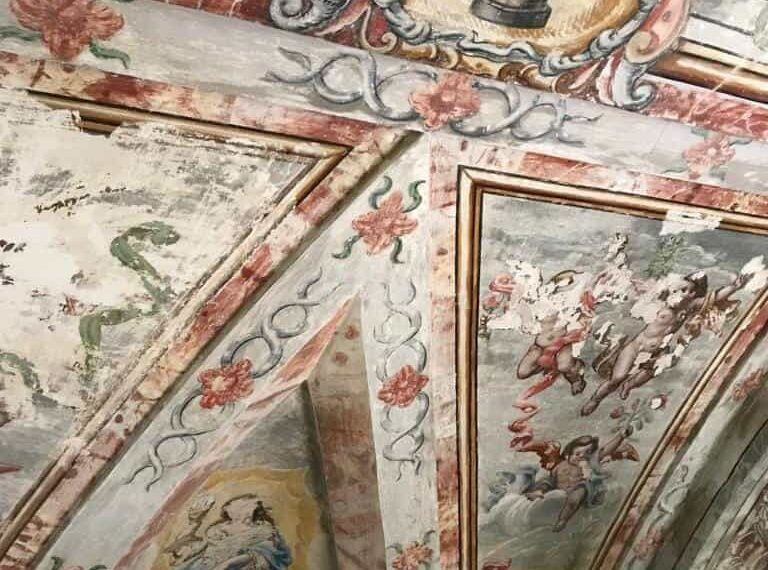 La capilla del Santísimo en Herencia abierta para conocer la pinturas recuperadas