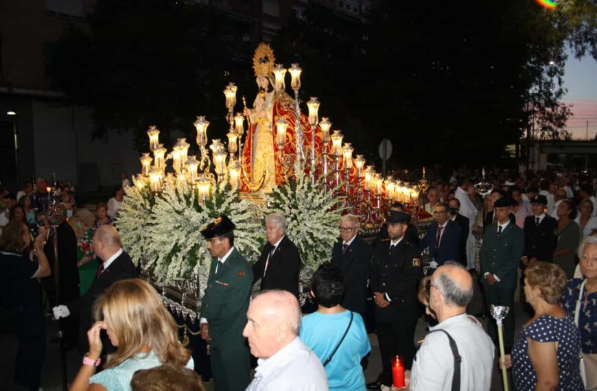 Más de 10.000 personas han acompañado a la Virgen de Gracia en su recorrido por las calles de Puertollano