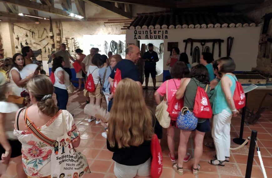 Gran éxito de las novedosas Rutas guiadas al atardecer, que programó Turismo de Villarrubia de los Ojos este mes de agosto