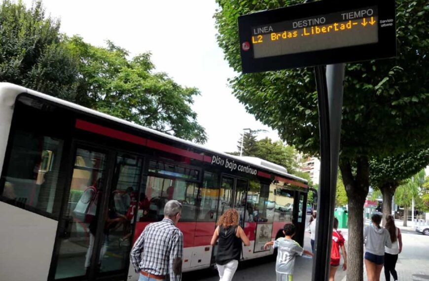 Los autobuses urbanos de Puertollano brindarán servicio extraordinario nocturno al recinto ferial durante las fiestas patronales