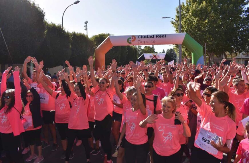 Ciudad Real se tiñe de rosa en la Carrera de AMUMA 2022 para dar visibilidad y prevenir el cáncer de mama